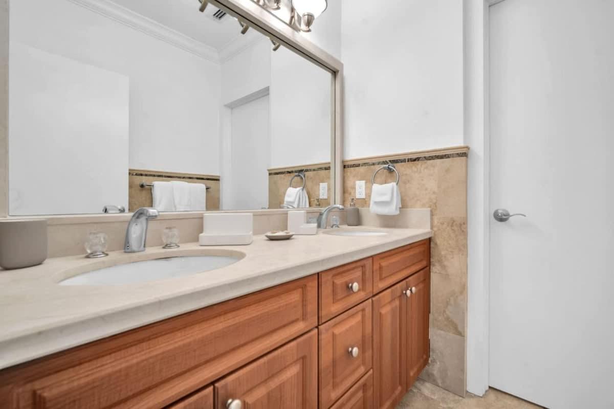 Holiday home Grove Walk Manor 3br Oasis In The Grove Family *